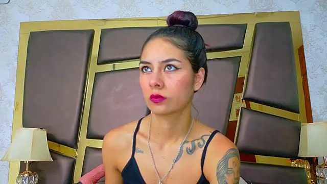 Snapshot of NicoleEsposito chatting on November 2025 01:25:02 PM NicoleEsposito online show from November 2025 01:25:02 PM