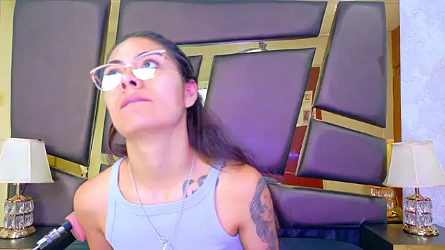 Snapshot of NicoleEsposito chatting on December 2025 02:01:01 PM NicoleEsposito online show from December 2025 02:01:01 PM