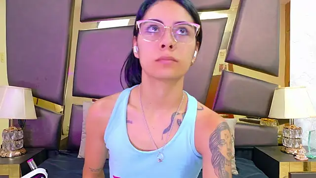 NicoleEsposito online show from February 2026 12:48:02 PM