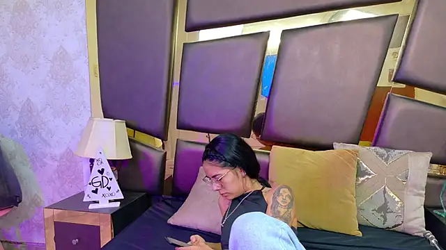 NicoleEsposito online show from February 2026 12:45:01 PM