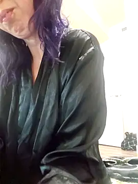 Snapshot of erinSmiles chatting on October 2025 01:02:02 PM erinSmiles online show from October 2025 01:02:02 PM