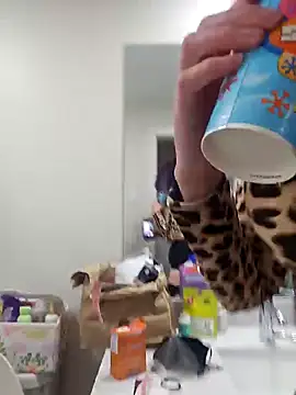 Snapshot of erinSmiles chatting on November 2025 05:51:02 AM erinSmiles online show from November 2025 05:51:02 AM