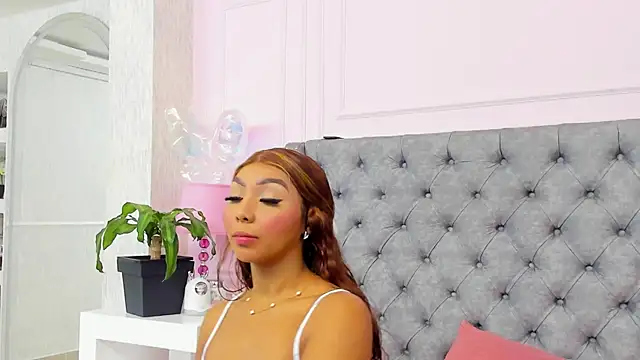 HaileeRoberts online show from July 2026 12:44:01 PM