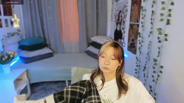 SaintGirl online show from January 2025 06:38:02 PM