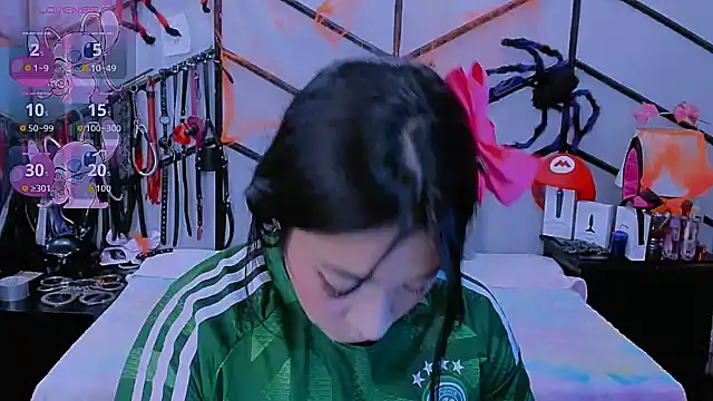 AlanaLuck online show from October 2025 07:30:02 PM