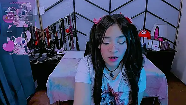 AlanaLuck online show from November 2025 07:25:01 PM