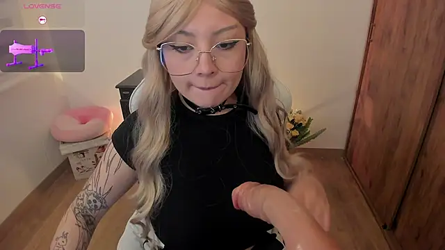 Snapshot of Hannya_moon chatting on January 2026 05:26:01 PM Hannya moon online show from January 2026 05:26:01 PM