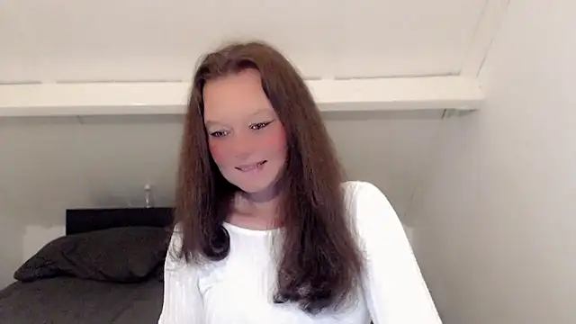 Snapshot of roxanna24 chatting on February 2026 10:33:01 PM roxanna24 online show from February 2026 10:33:01 PM