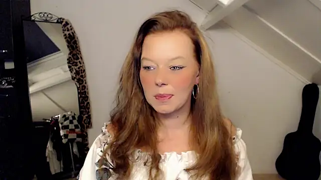 Snapshot of roxanna24 chatting on March 2026 09:09:02 PM roxanna24 online show from March 2026 09:09:02 PM