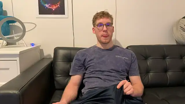 BlueEyedTallGuy94 online show from December 2024 10:59:01 PM