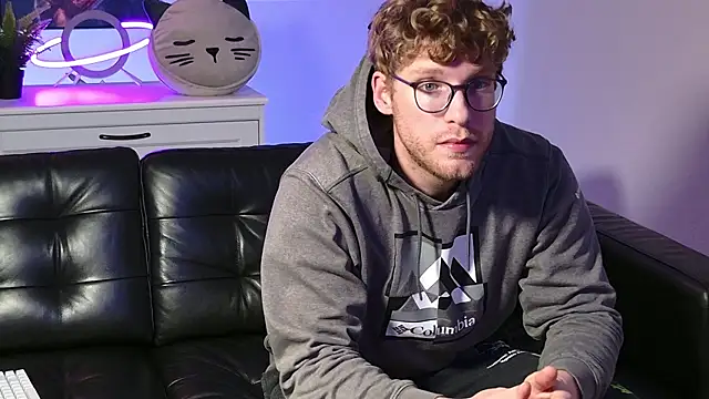 BlueEyedTallGuy94 online show from November 2025 11:38:02 PM