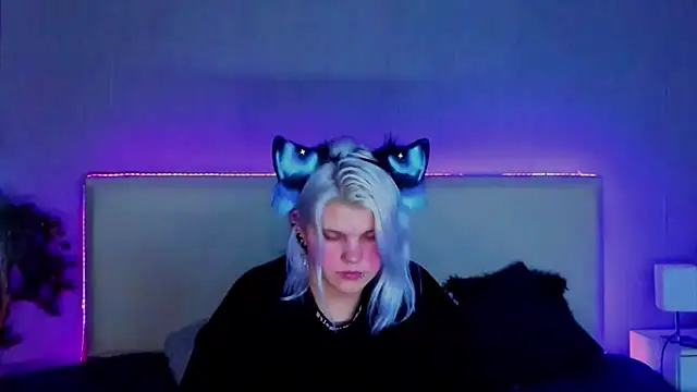 JoannLowe online show from February 2025 08:31:02 PM