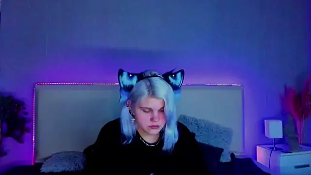 JoannLowe online show from February 2025 07:17:02 PM