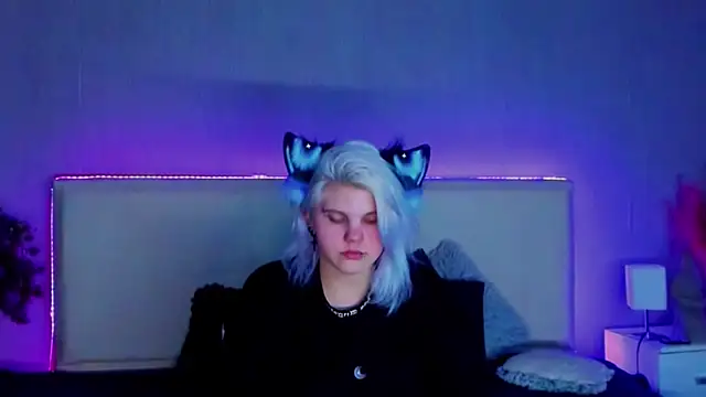 JoannLowe online show from February 2025 09:20:02 PM