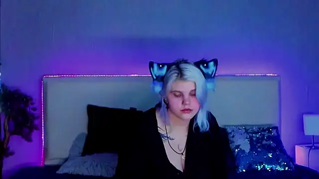 JoannLowe online show from February 2025 02:15:02 AM