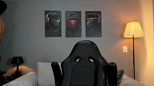 Snapshot of ApoloMakris chatting on November 2025 05:15:01 PM ApoloMakris online show from November 2025 05:15:01 PM