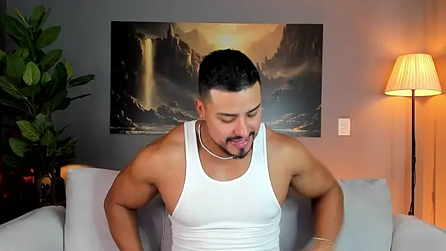 Snapshot of ApoloMakris chatting on April 2026 07:08:01 PM ApoloMakris online show from April 2026 07:08:01 PM