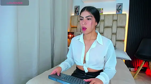 little sophie18 online show from February 2026 07:23:01 PM