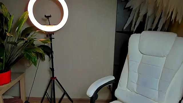 foxy blond online show from November 2025 12:21:01 AM