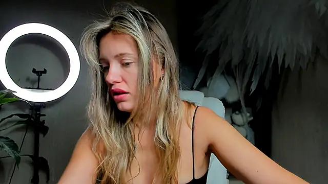 foxy blond online show from December 2025 12:15:02 AM