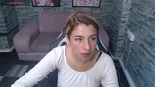 Snapshot of Valerie_b chatting on December 2024 12:38:01 PM Valerie b online show from December 2024 12:38:01 PM