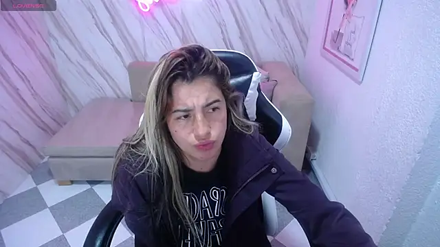 Snapshot of Valerie_b chatting on February 2025 10:03:02 AM Valerie b online show from February 2025 10:03:02 AM