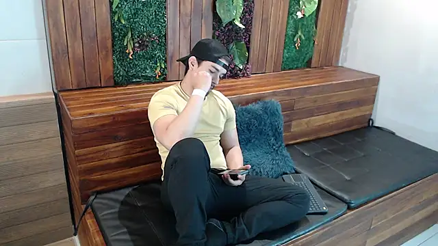 Ian Daviz online show from October 2025 12:05:02 PM