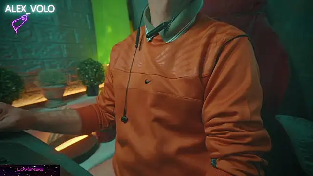 Snapshot of alex-volo chatting on January 2025 02:18:02 AM alex-volo online show from January 2025 02:18:02 AM