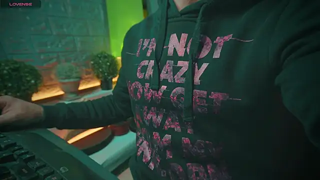 Snapshot of alex-volo chatting on January 2025 05:26:02 AM alex-volo online show from January 2025 05:26:02 AM