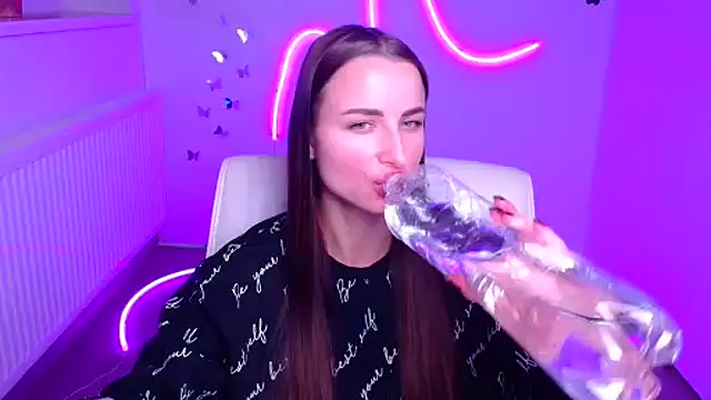 Snapshot of Eva_Janee chatting on December 2025 12:32:01 PM Eva Janee online show from December 2025 12:32:01 PM