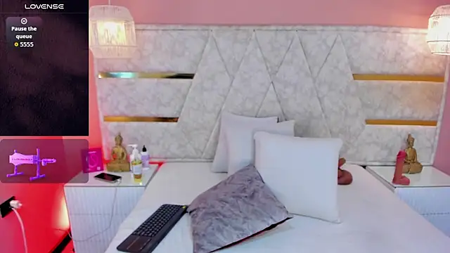 melany saenz online show from February 2026 03:14:02 AM