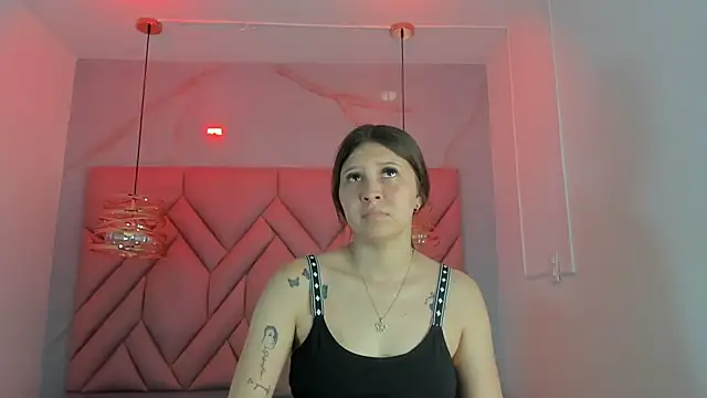 Snapshot of AngelaaCute_ chatting on May 2026 06:23:02 PM AngelaaCute online show from May 2026 06:23:02 PM
