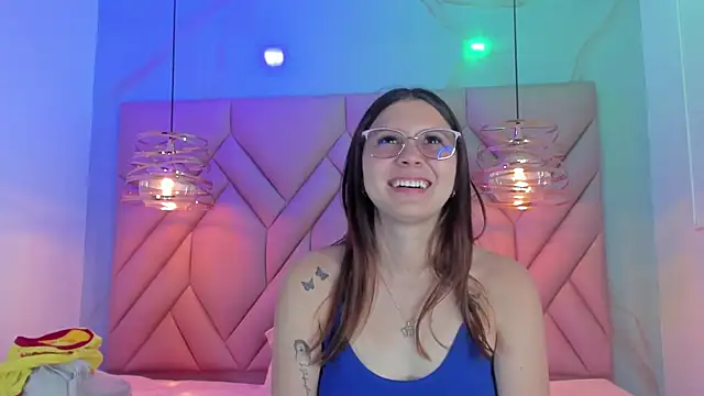 Snapshot of AngelaaCute_ chatting on June 2026 12:07:02 PM AngelaaCute online show from June 2026 12:07:02 PM