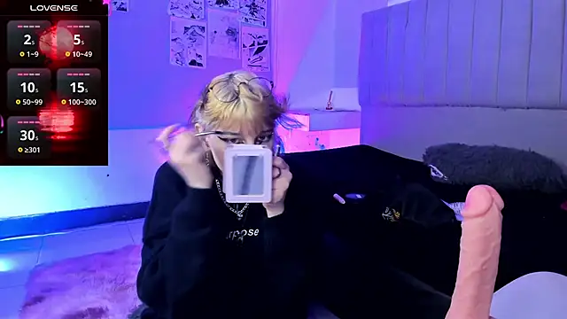 Snapshot of SukiFuyu_ chatting on December 2024 01:00:01 PM SukiFuyu online show from December 2024 01:00:01 PM