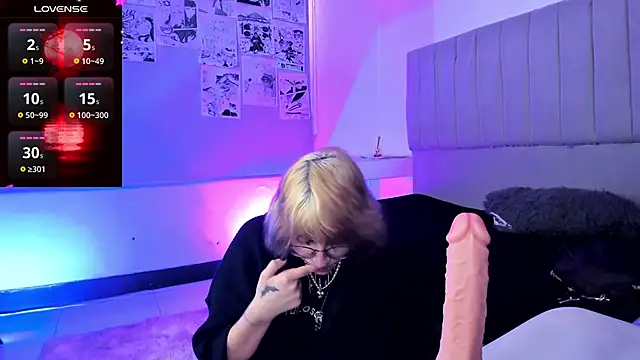 Snapshot of SukiFuyu_ chatting on December 2024 04:17:01 PM SukiFuyu online show from December 2024 04:17:01 PM