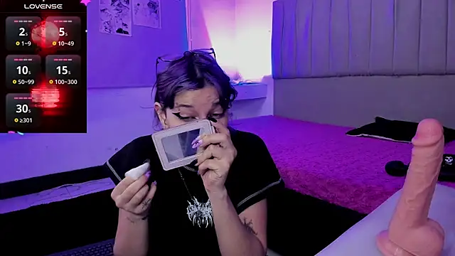 Snapshot of SukiFuyu_ chatting on January 2025 12:32:02 PM SukiFuyu online show from January 2025 12:32:02 PM