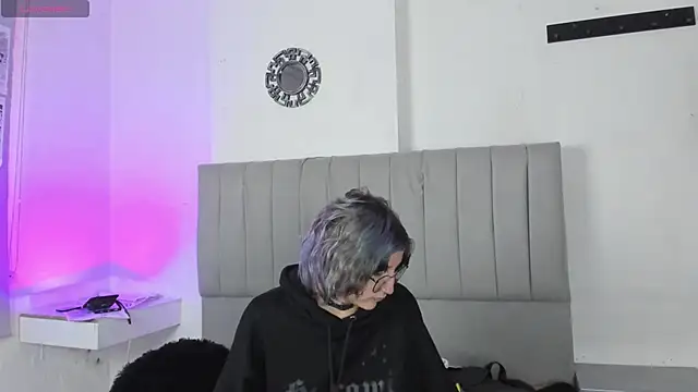 Snapshot of SukiFuyu_ chatting on February 2025 12:59:01 PM SukiFuyu online show from February 2025 12:59:01 PM