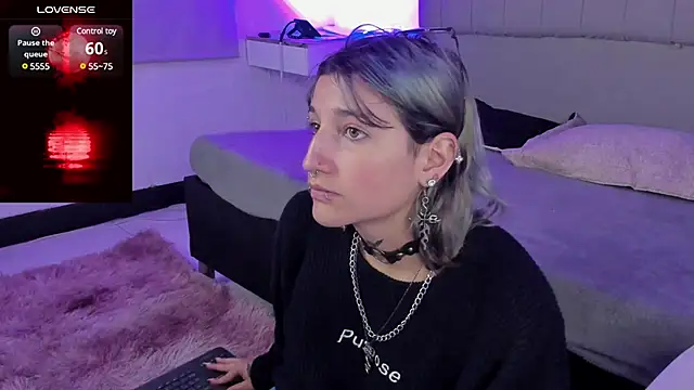 Snapshot of SukiFuyu_ chatting on March 2025 12:23:02 PM SukiFuyu online show from March 2025 12:23:02 PM