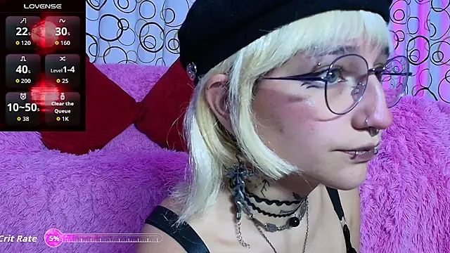 Snapshot of SukiFuyu_ chatting on October 2025 12:14:01 AM SukiFuyu online show from October 2025 12:14:01 AM