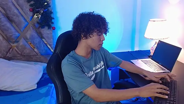 Snapshot of nickolas_moon chatting on December 2024 10:02:02 PM nickolas moon online show from December 2024 10:02:02 PM