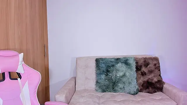 Snapshot of annika_taylor chatting on January 2025 11:11:01 PM annika taylor online show from January 2025 11:11:01 PM