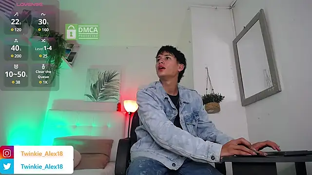Snapshot of Twinkie-Alex18 chatting on December 2024 11:35:01 PM Twinkie-Alex18 online show from December 2024 11:35:01 PM