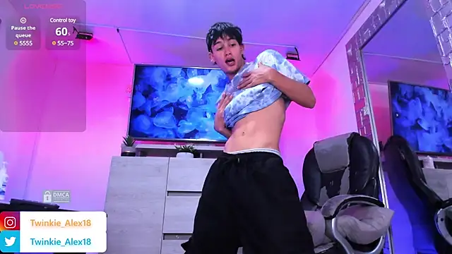 Snapshot of Twinkie-Alex18 chatting on December 2024 09:18:02 PM Twinkie-Alex18 online show from December 2024 09:18:02 PM