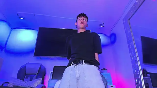 Snapshot of Twinkie-Alex18 chatting on March 2025 09:13:02 PM Twinkie-Alex18 online show from March 2025 09:13:02 PM