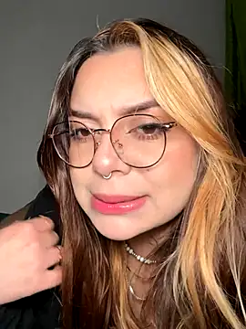 NatyOlson online show from October 2025 03:01:02 AM