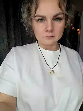 Snapshot of candy_queeen chatting on December 2024 07:43:02 PM candy queeen online show from December 2024 07:43:02 PM