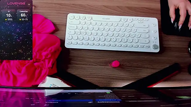 Snapshot of candy_queeen chatting on January 2025 05:08:02 AM candy queeen online show from January 2025 05:08:02 AM