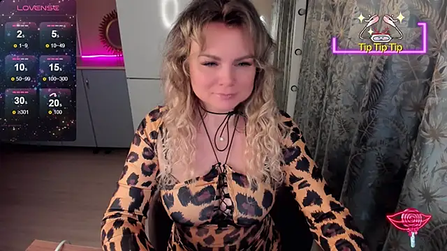 Snapshot of candy_queeen chatting on January 2025 01:45:01 AM candy queeen online show from January 2025 01:45:01 AM