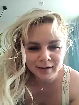 Snapshot of candy_queeen chatting on February 2025 04:47:01 AM candy queeen online show from February 2025 04:47:01 AM