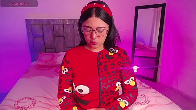 DIANEE 01 online show from November 2025 10:09:02 PM